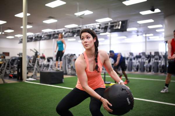 5 Reasons Women Need to Work Out Their Pecs - PERSONAL TRAINING OF